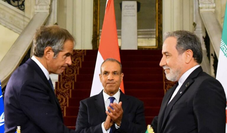 Iran’s Foreign Minister Seyed Abbas Araghchi met IAEA chief Rafael Grossi in New York, discussing nuclear cooperation, sanctions pressures, and diplomatic solutions as tensions rise following snapback moves by European powers.