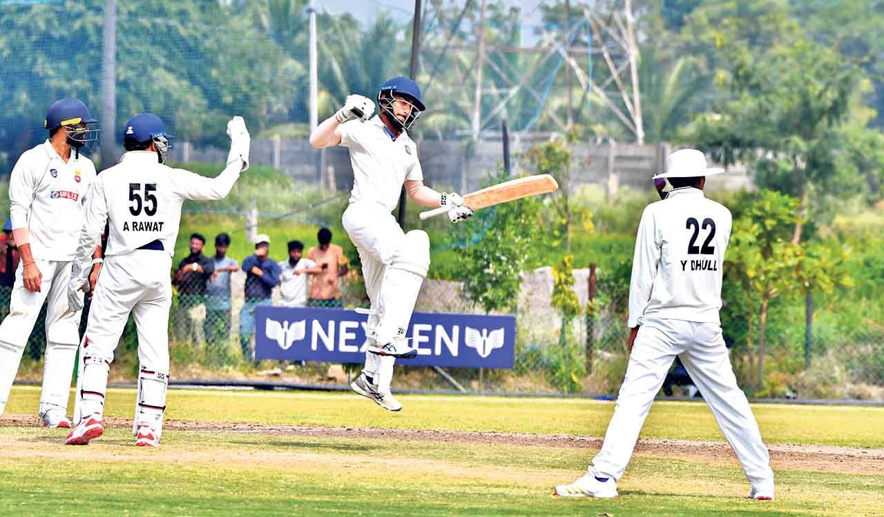 After Tanmay’s ton, Hyderabad suffers collapse; finishes day 3 at 400/7 in Ranji