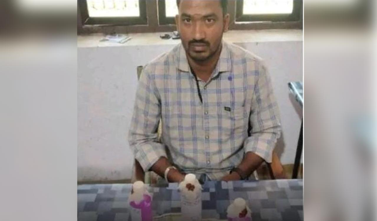 ACB traps panchayat secretary in Karimnagar for Rs 10,000 bribe