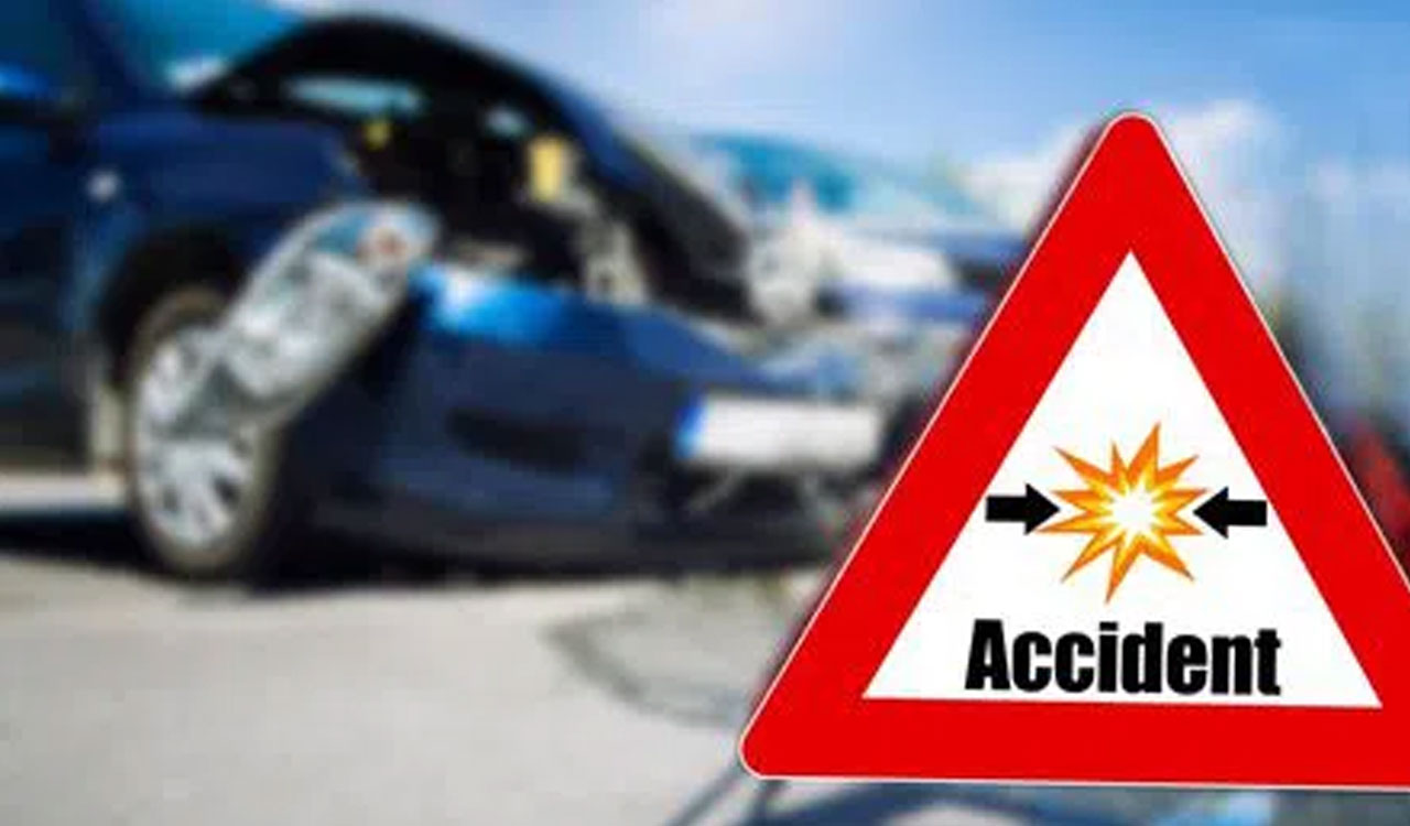 Five injured as speeding car driven by drunk man rams bikes in B N Reddy Nagar