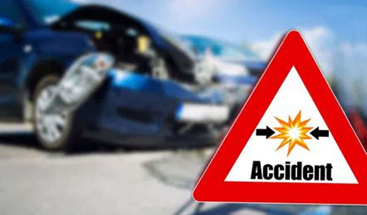 Four injured as car hits road divider at JNTU flyover in Hyderabad