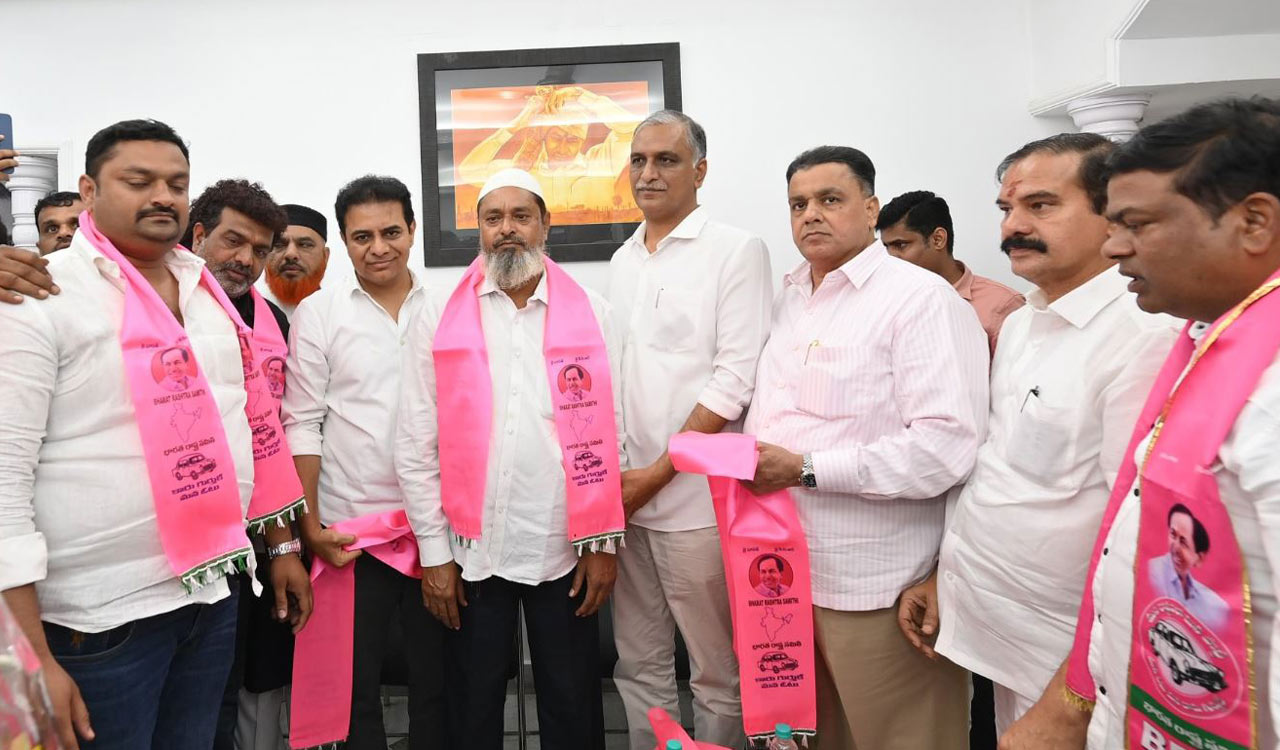 Senior AIMIM leaders join BRS ahead of Jubilee Hills bypoll