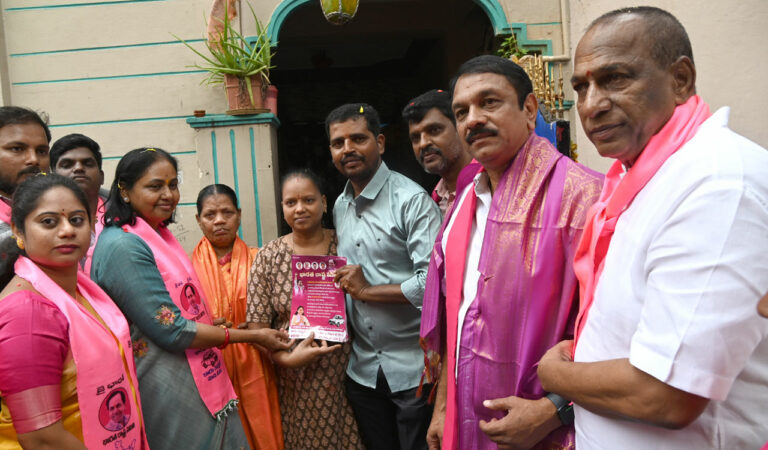 Maganti Sunitha intensifies campaign amid drizzle in Jubilee Hills