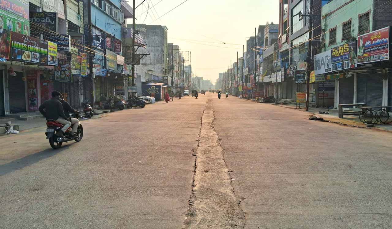 Bandh for BC quota going on peacefully in Khammam, Warangal