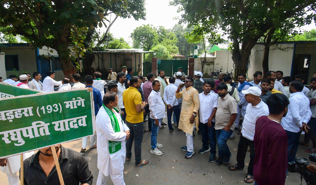 Lalu Prasad stops RJD ticket distribution after Tejashwi’s intervention