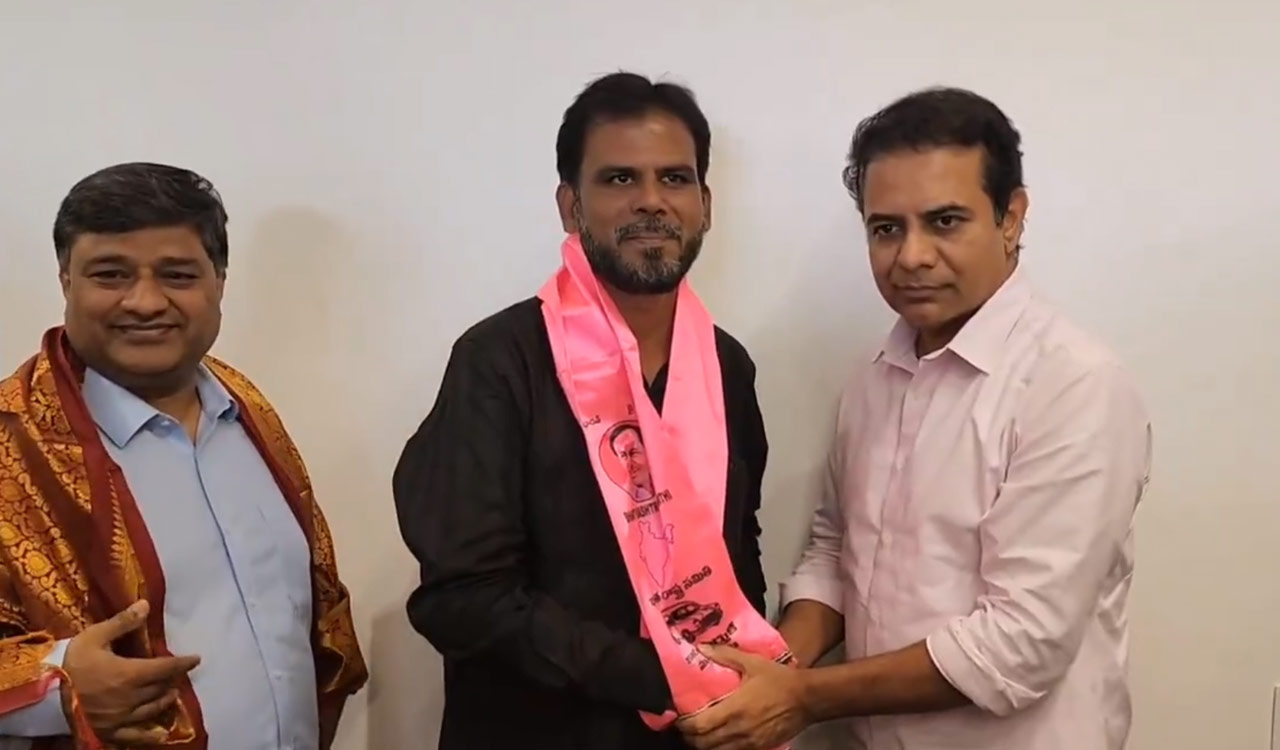 Video: AIMIM leader Sheikh Munir joins BRS ahead of Jubilee Hills bypoll