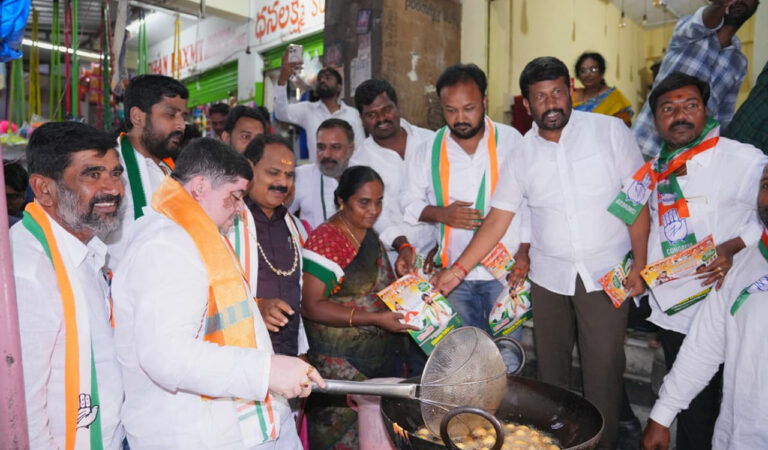 Congress ramps up door-to-door outreach in Borabanda, Vengalrao Nagar