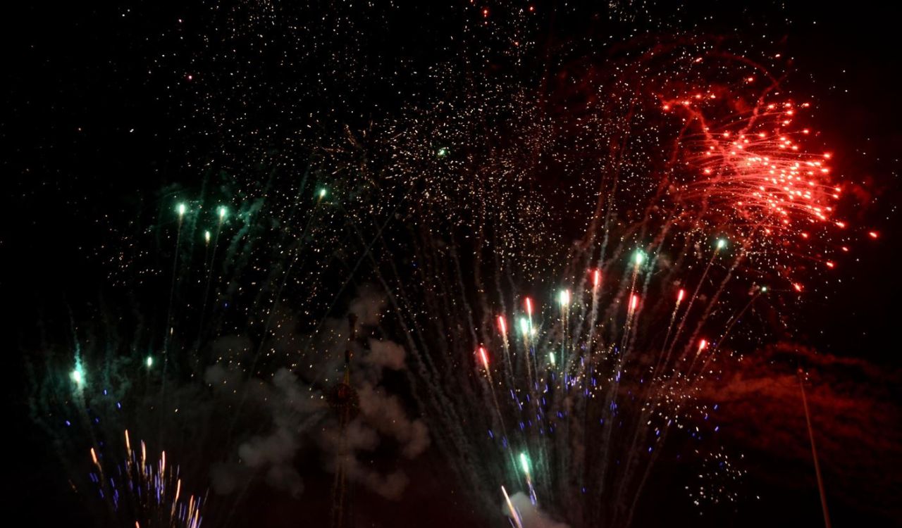 Telangana glows with Deepavali spirit as leaders extend festive wishes