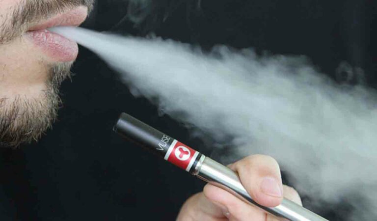 Hyderabad man held for selling banned e-cigarettes at IS Sadan