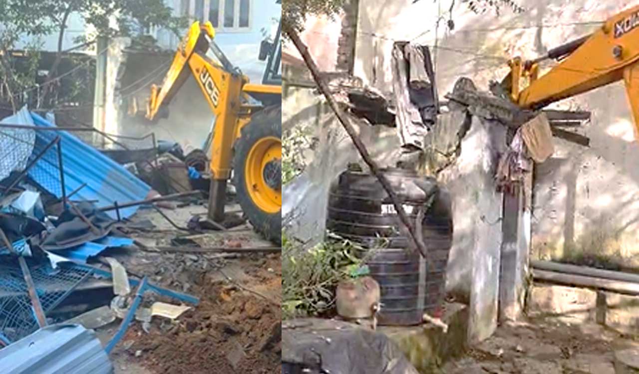 Hyderabad: Amid high tension, encroachments on government land in Kondapur demolished by Hydraa