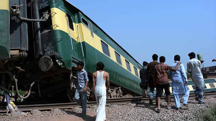 Jaffar Express derails in Pakistan