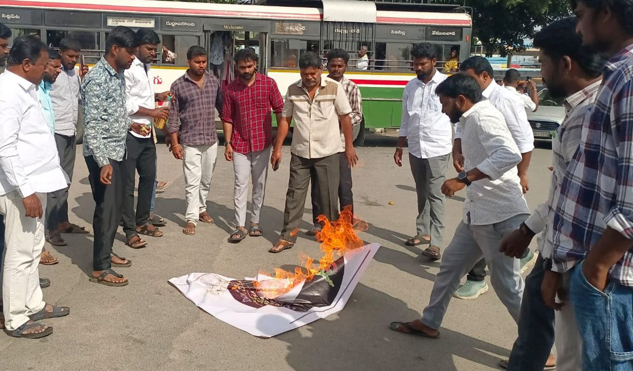 Siddipet: BRS burns effigy over BC quota stay, slams Congress