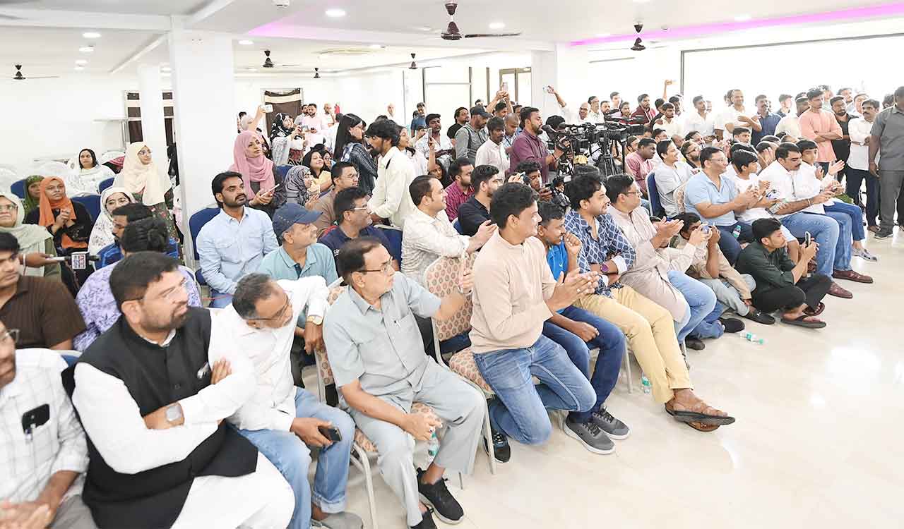BRS working president criticizes Congress governance during Tolichowki rally