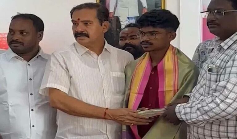KTR extends financial assistance to MBBS student in Warangal
