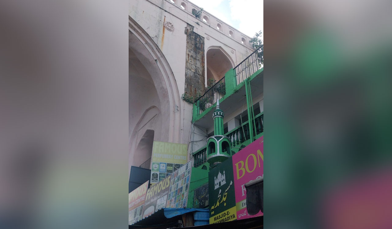 Machli Kaman plaster fall raises public safety concerns in Hyderabad