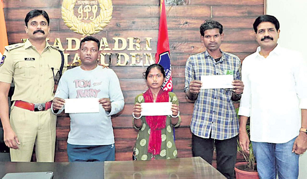 Kothagudem SP Rohith Raju hands over reward money to surrendered Maoists