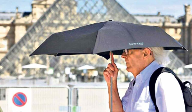 USD 100 million Louvre theft could make France's stolen Crown Jewels as famous as Mona Lisa
