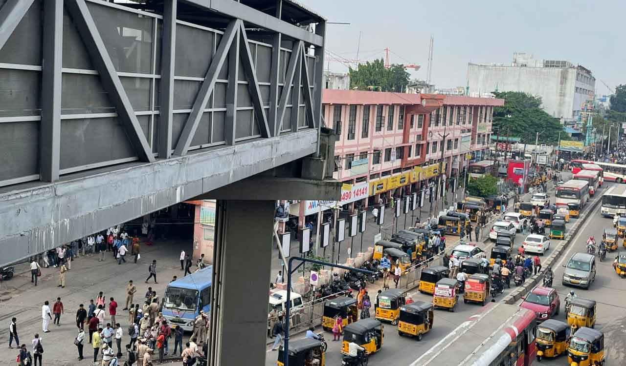 After house arrest, BRS legislators to stage “Chalo Bus Bhavan” protest