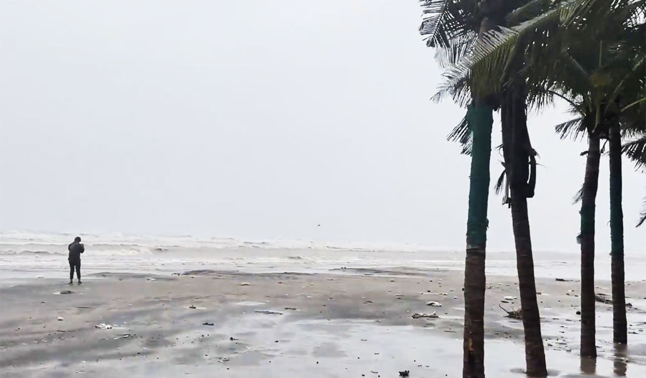 Cyclone Montha storms Andhra Pradesh, cripples life in Odisha