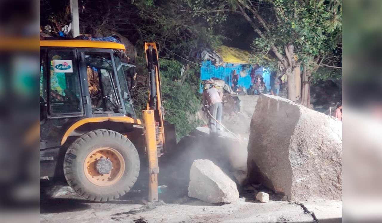 Hyderabad: Boulder slide disrupts traffic and sparks safety concerns in Malkajgiri