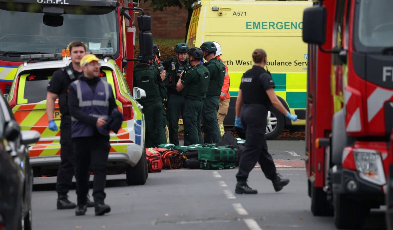 Manchester synagogue attack leaves two dead, suspect shot by police