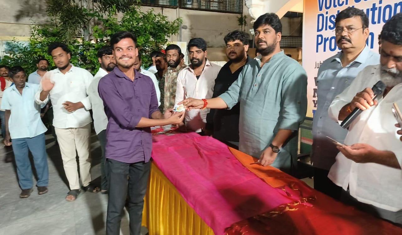 Congress leader Naveen Yadav booked for distributing Voter IDs in Jubilee Hills, violating election code