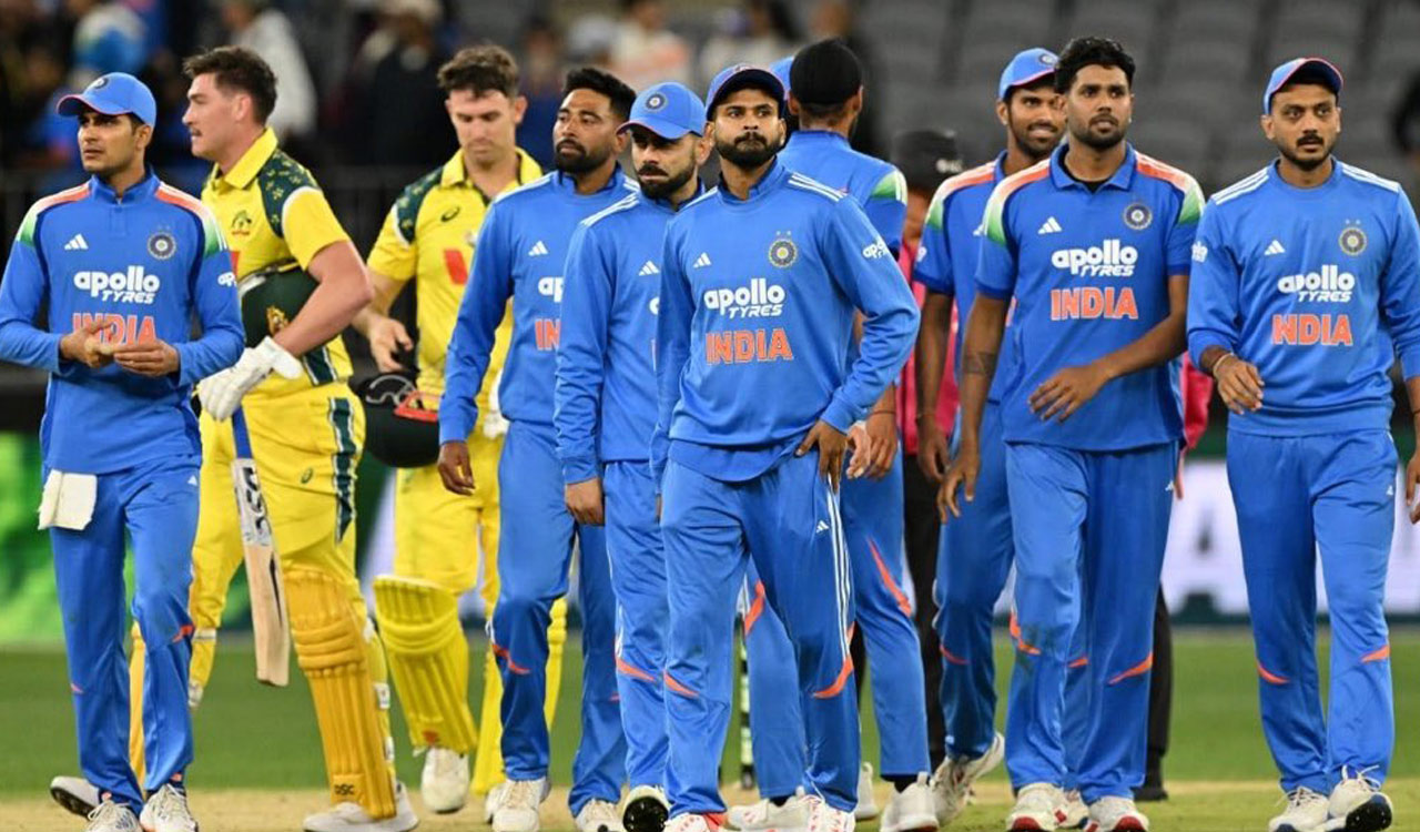 Australia defeats India in second ODI, seals series with two-wicket victory