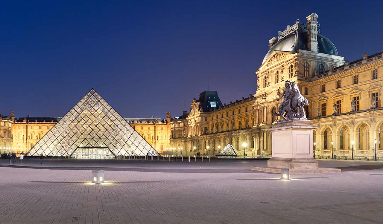 In 4 minutes, thieves steal crown jewels from Louvre Museum