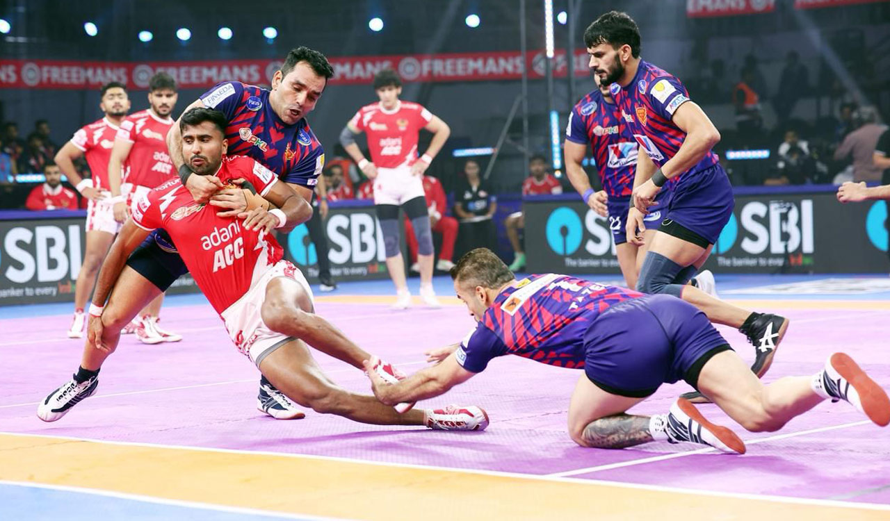 Dabang Delhi K.C. defeats Gujarat Giants 39-33 to complete double