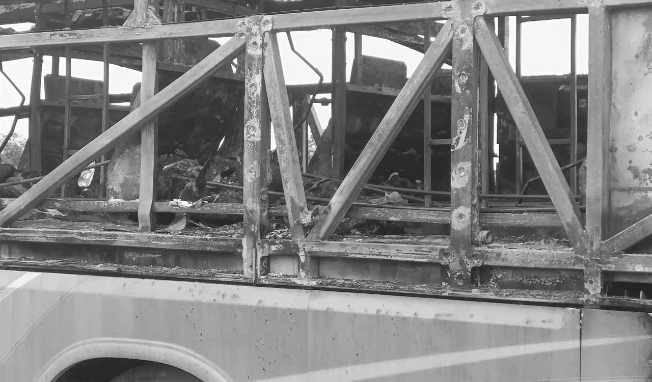 PM and President lead condolences for victims of Kurnool bus fire