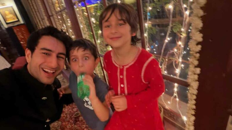 Ibrahim Ali Khan poses with brothers Taimur & Jeh, calls them 'Teeno bhai teeno tabahi'
