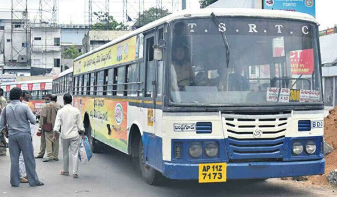 Protesters block IDA Bollaram road demanding more RTC buses