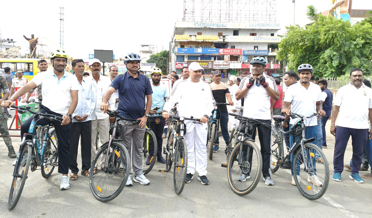 Mancherial: Bicycle rally held to mark Police Commemoration Day