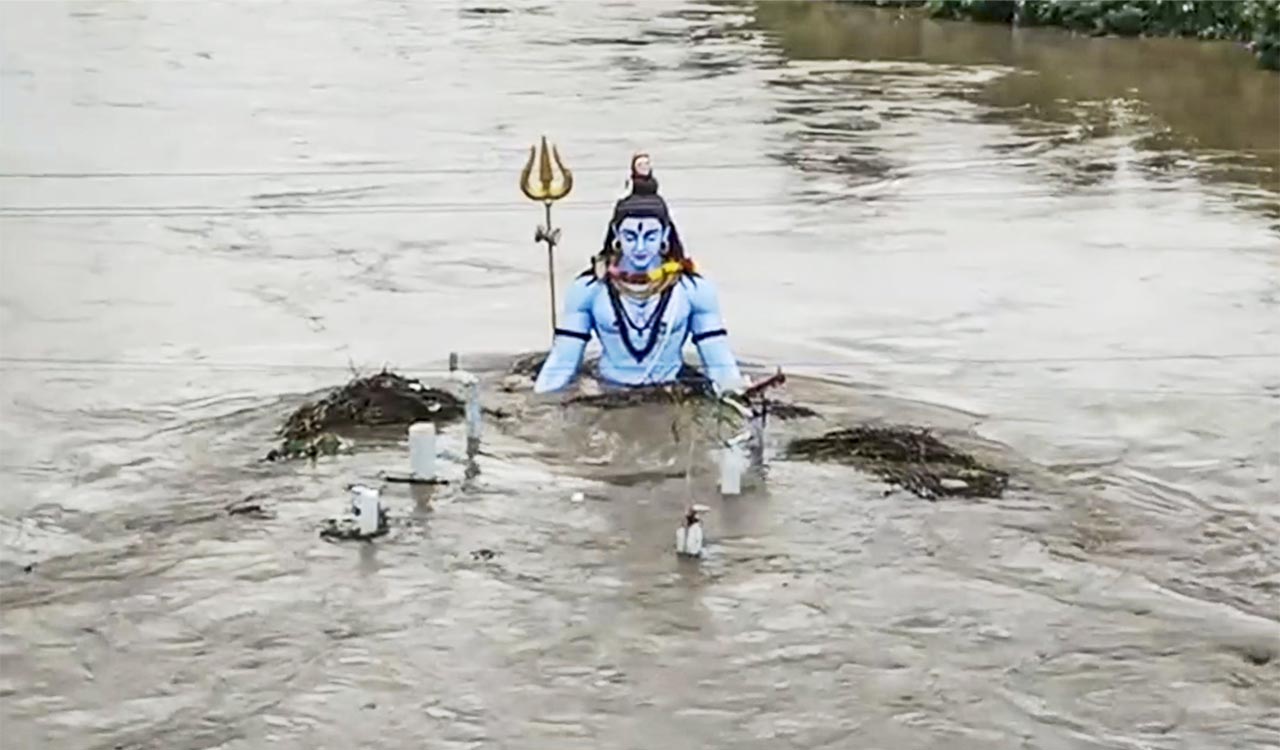 Cyclone Montha storms Andhra Pradesh, cripples life in Odisha
