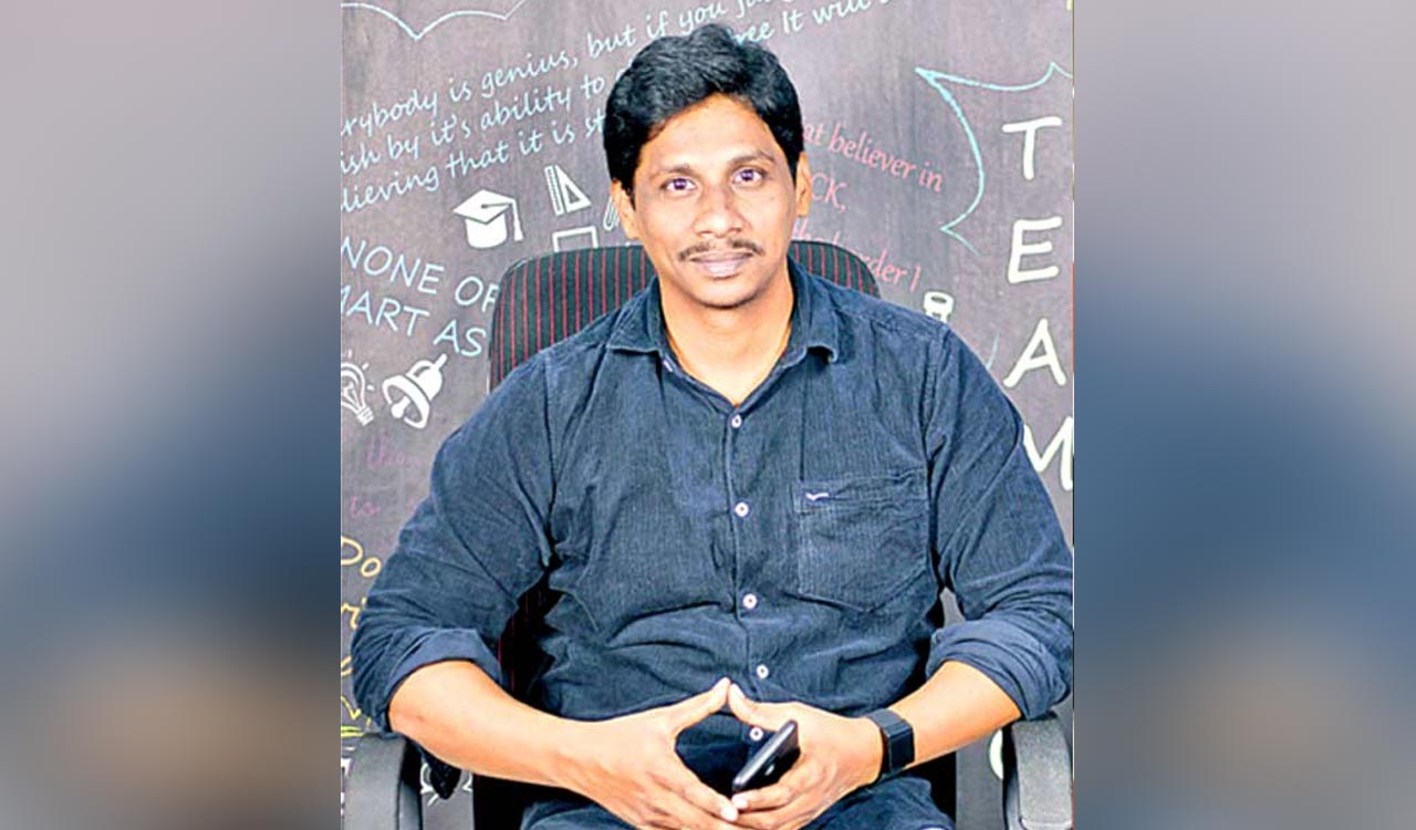 Peddapalli YouTuber gets UAE Golden Visa