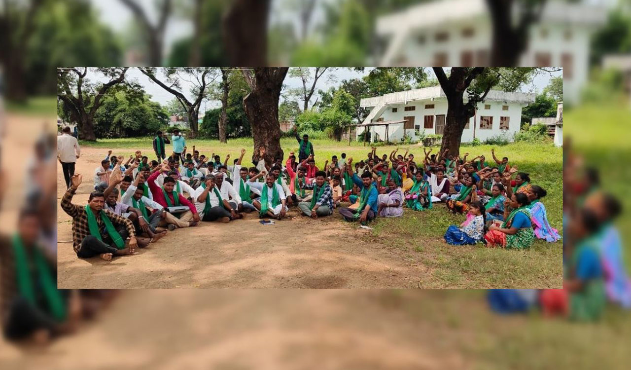 Tribals protest forest officials’ harassment in Mancherial