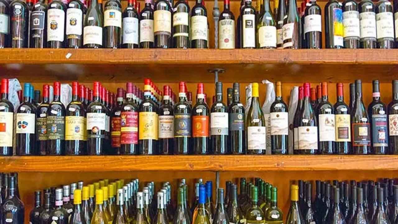 Liquor shop licence applications fall sharply in Adilabad amid growing corruption