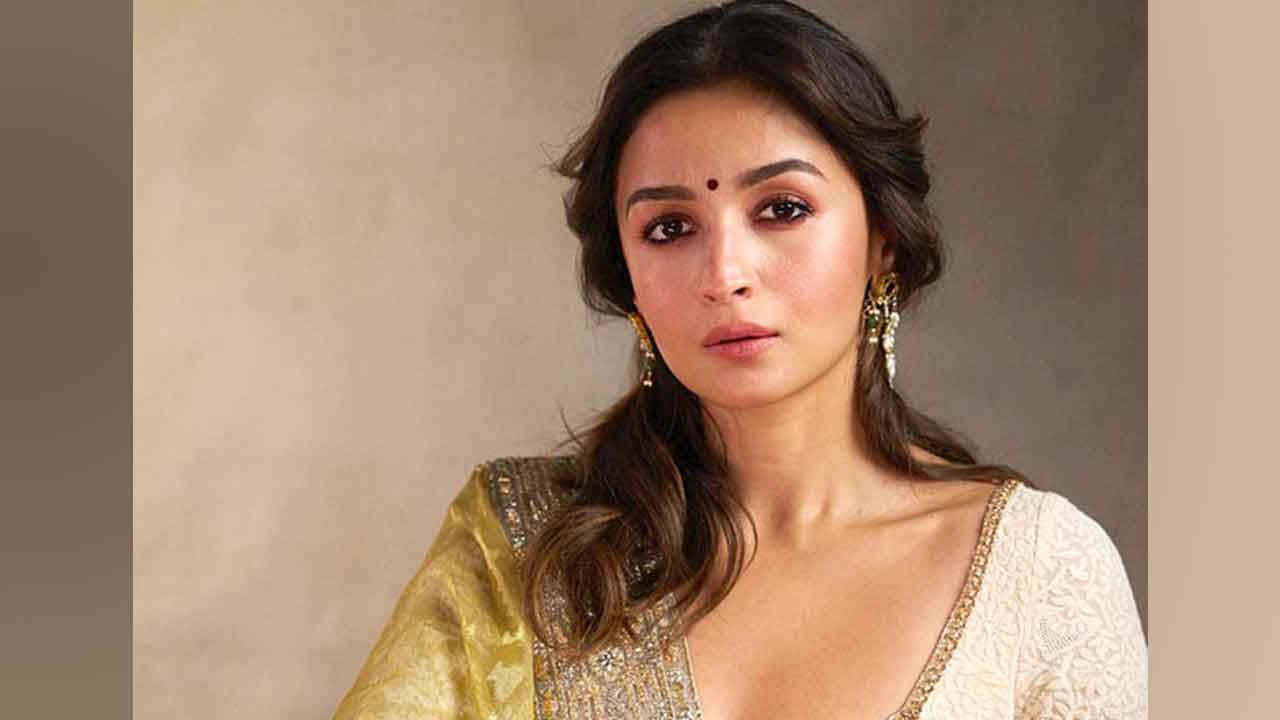 Alia Bhatt celebrates pre-Diwali festivities with Neetu Kapoor and family