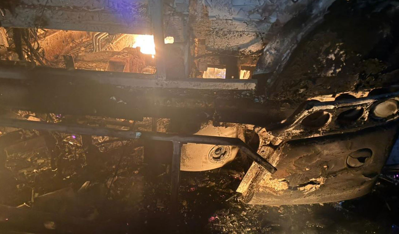Hindupur youth survives Kurnool bus blaze after smashing window