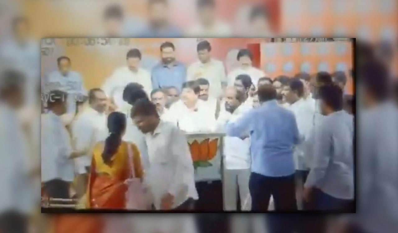 BC leaders clash at Telangana BJP office over photo dispute