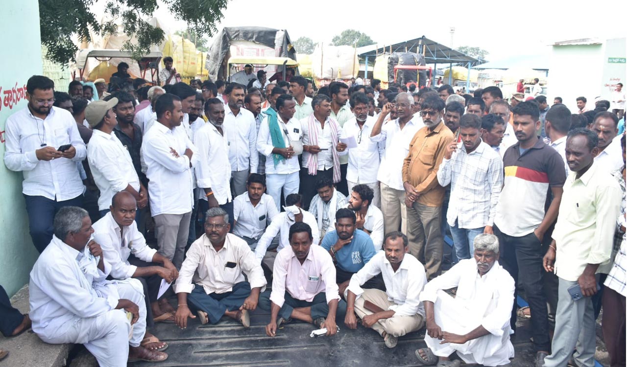 Protests by soybean, cotton farmers rock Adilabad district