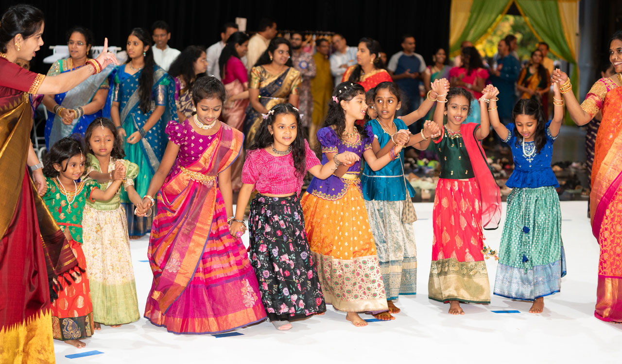 Touch of Telangana blooms at Detroit Bathukamma celebrations