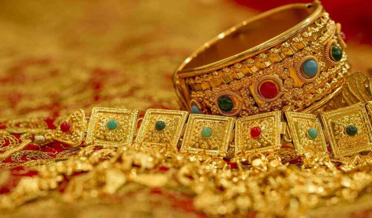 Gold tumbles Rs 4,100 in India, slips below USD 4,000 mark globally