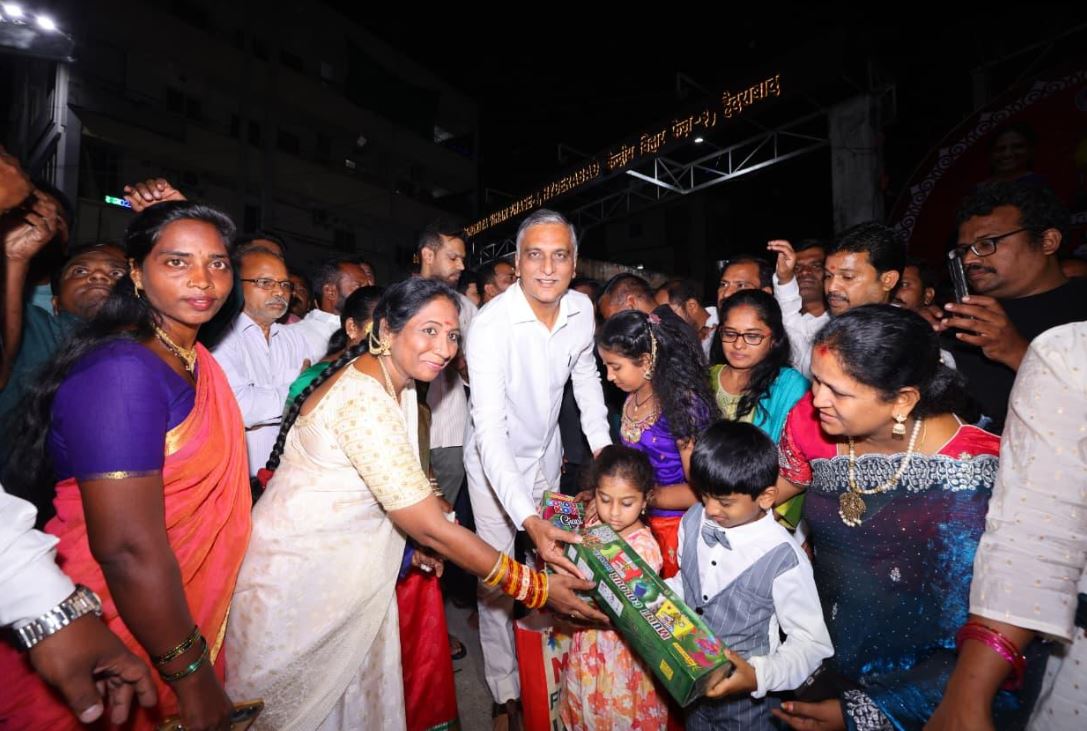 KTR, Harish Rao celebrate Diwali with HYDRAA victims, Musi Riverfront project oustees
