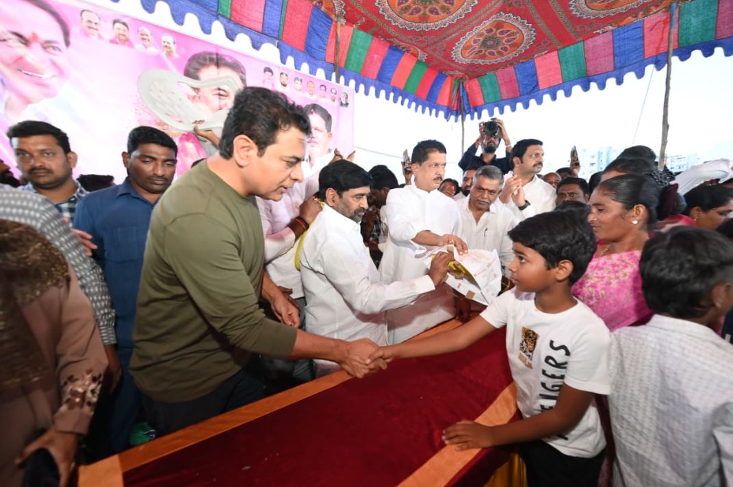 KTR, Harish Rao celebrate Diwali with HYDRAA victims, Musi Riverfront project oustees
