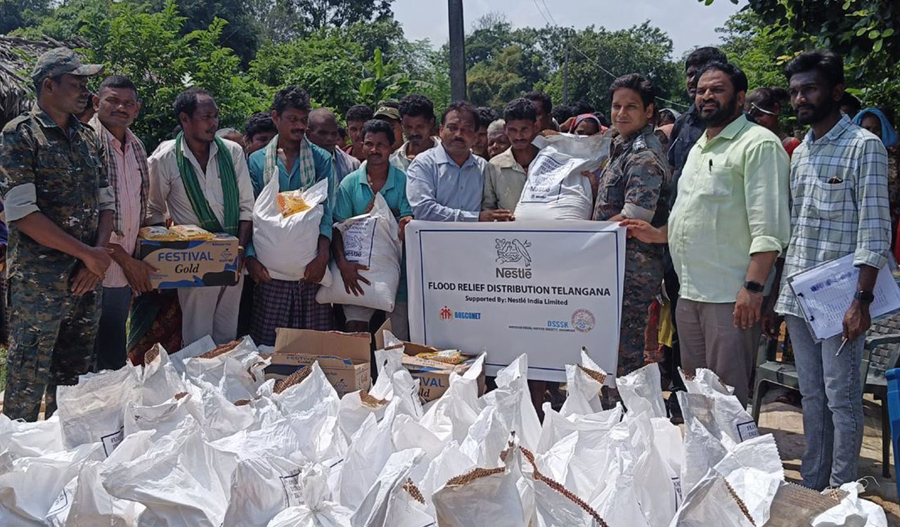 Kothagudem: Police, CRPF distribute relief to flood-hit tribal villages in Cherla