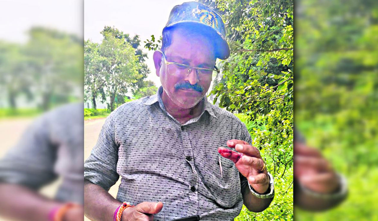 Tribal farmers attack two forest officers over RoFR land dispute in Kothagudem