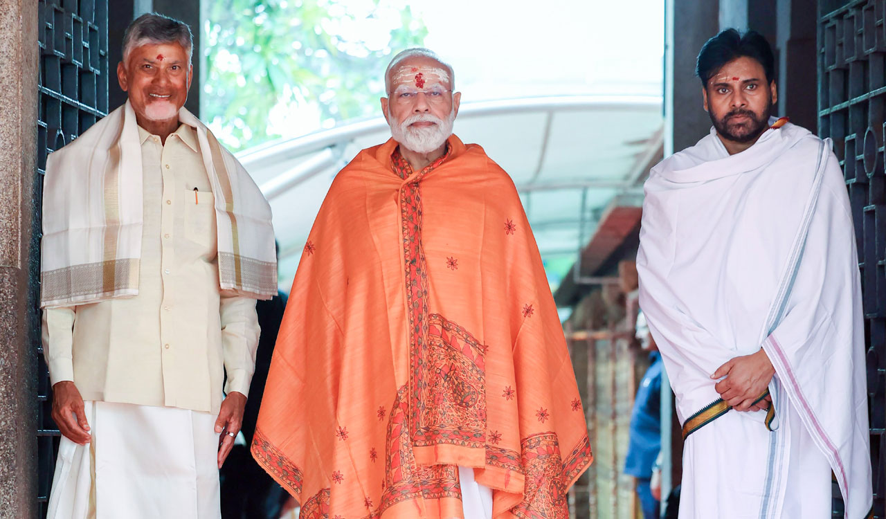 PM Modi offers prayers at Srisailam, wishes prosperity for all Indians