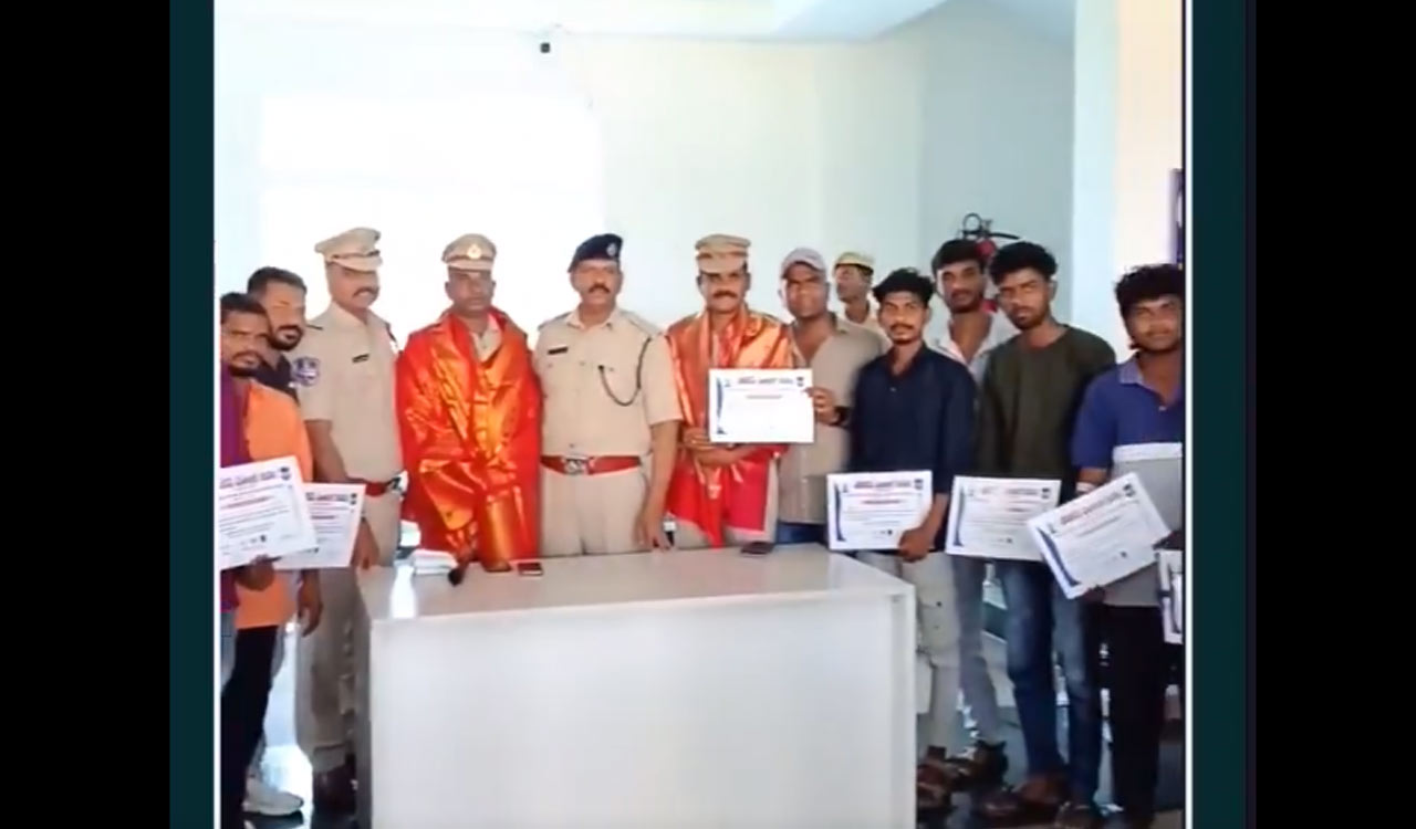 Wanaparthy police break record with 250-donor blood drive