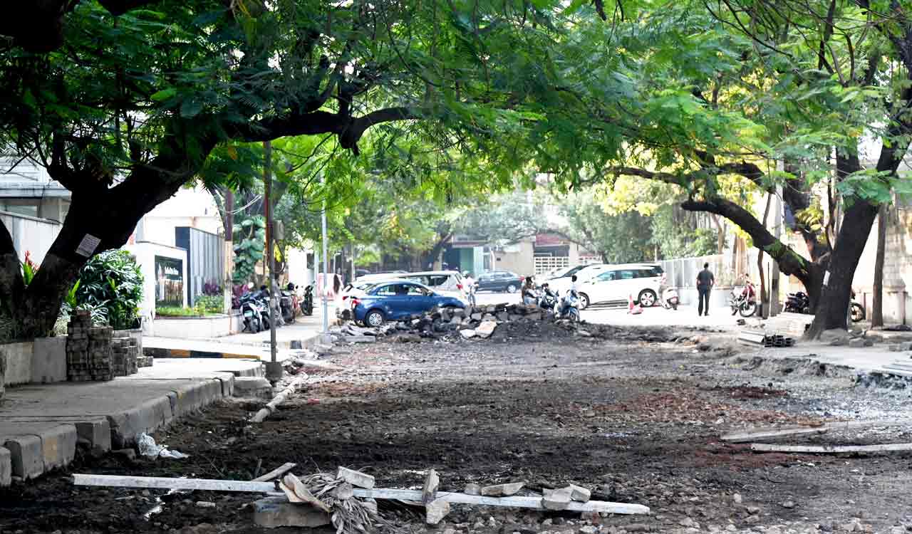 Delay in road, drainage works causes inconvenience to commuters